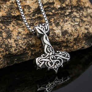 Yunnique – collier avec pendentif marteau de Thor en acier inoxydable, bijoux unisexes à la mode, style nordique, symbole viking, pour hommes et femmes - Product Image 1