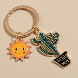Porte-clés en émail mignon en forme de cactus soleil 'Allez-moi chercher' – Cadeau pour les amoureuses des plantes et des fleurs, pour femmes et filles - Product Image 3