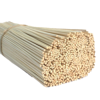 Fourniture en gros de stick volatile en fibre sans feu décoration de fleurs sèches en rotin à travers le bâton diffuseur d'aromathérapie de fleurs d'herbe