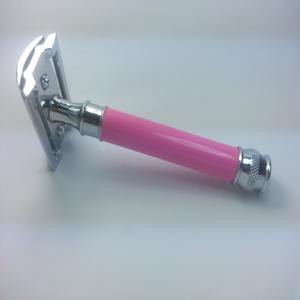 Maquinilla de afeitar clásica de doble hoja para una experiencia de afeitado sin esfuerzo - Product Image 3