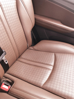 Tissu en vinyle artificiel perforé en PVC de qualité supérieure, cuir synthétique durable en rouleau pour la fabrication de sièges de voiture de course, la décoration intérieure