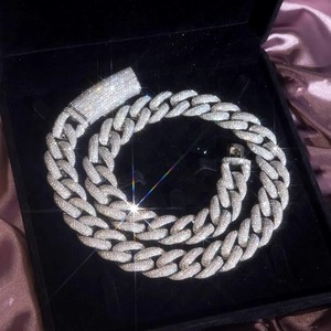 Chaîne cubaine en moissanite de qualité supérieure pour hommes et femmes, bijoux pour usage quotidien, cadeau disponible à bon prix - Product Image 1