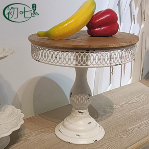 Plato redondo retro para frutas con base blanca envejecida y tapa de madera para exhibir postres - Product Image 4