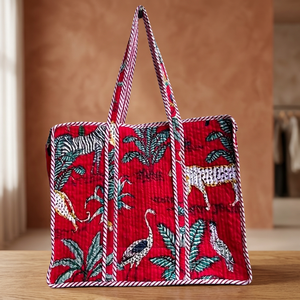 Bolsa de Mano Acolchada de Algodón Rojo Vibrante con Cierre de Cremallera y Diseño Atractivo - Product Image 3