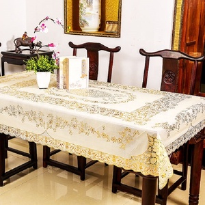 Usine directement en gros étanche à l'huile Pvc plastique vinyle dentelle <span class=keywords><strong>nappe</strong></span> rouleau couverture <span class=keywords><strong>de</strong></span> Table tissu mariage 137*181cm - Product Image 1