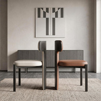 Chaise de salle à manger ergonomique moderne et minimaliste, dossier en forme de T, revêtement en cuir microfibre, structure en acier carbone pour hôtel et maison