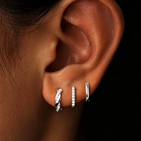Ensemble de 3 boucles d'oreilles créoles en C plaqué or 18 carats pour plusieurs piercings, avec zircone cubique en forme de goutte épaisse pavée, empilables, en cuivre inaltérable, par Fashion Designer