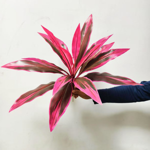 Fogliame Artificiale Brasiliano Variegato <span class=keywords><strong>Rosa</strong></span>, Pianta in Plastica per Decorazione Casa, Caffè, Matrimoni, Vasi e Pareti, Vendita all'Ingrosso - Product Image 1