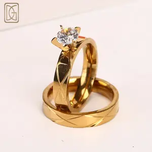 Pemasok profesional cincin pernikahan emas 18K baja tahan karat berlapis emas obral besar