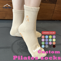 Chaussettes unisexe en gros Glacier avec logo personnalisé, chaussettes de Pilates épaisses en tissu éponge antidérapantes