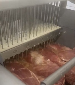 Ligne de production industrielle d'injection de saumure et de tumbling sous vide pour la marinade des poitrines de poulet, des ailes de poulet et des poulets entiers - Product Image 4