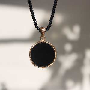 Colgante de Moldavita Premium, Placa Redonda, Amuleto Cósmico, Despertar Espiritual, Colgante de Vidrio de Meteorito, Colgante Redondo de Moldavita - Product Image 2