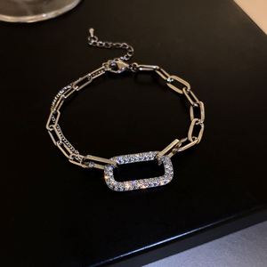 สร้อยข้อมือแบบโซ่กระดาษเคลือบทองคำแท้ 18k ประดับเพชรคิวบิกเซอร์โคเนียทรงสี่เหลี่ยมผืนผ้า สร้อยข้อมือแบบปรับได้ - Product Image 4