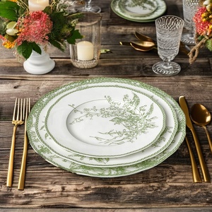 Assiettes de présentation vintage en céramique durable, motif muguet vert clair, écologiques, pour mariage - Product Image 1