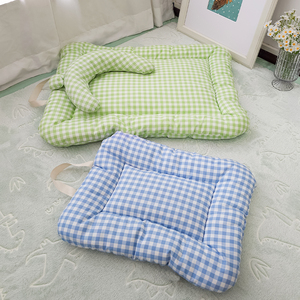 Cama a cuadros lavable a máquina para perros pequeños y gatos con almohada en forma de U - Product Image 1