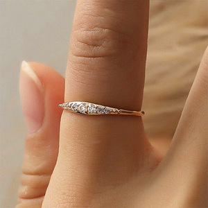Anillo de Diamantes en Oro Rosa F863, Corte Baguette Cónico, Color G Natural, Joyería de Compromiso para Mujer - Product Image 1