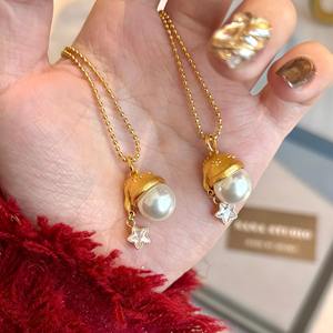 Collier en perles <span class=keywords><strong>d</strong></span>'imitation avec pendentif <span class=keywords><strong>chapeau</strong></span> de Noël Little Red Book, pour femme, léger et sportif, en alliage de zinc électroplaqué, chaîne en bambou, idéal pour l'<span class=keywords><strong>été</strong></span> - Product Image 4