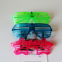 Lot de 24 lunettes LED qui brillent dans le noir, en plastique, pour fêtes, anniversaires, Halloween, carnaval