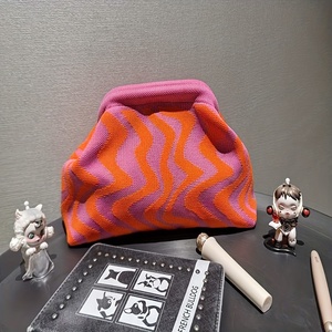Nuevo bolso de mano de punto para mujer, bonitos bolsos tejidos con nubes, bolso de ganchillo Colorblock, bolso de maquillaje cosmético tejido con bolas de masa hervida a rayas - Product Image 4