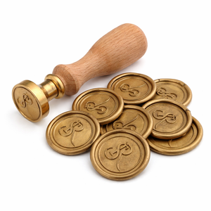 Sceau de cire en papier métallisé coloré avec manche en bois, motif croix fait main pour cartes de mariage et emballages - Product Image 1