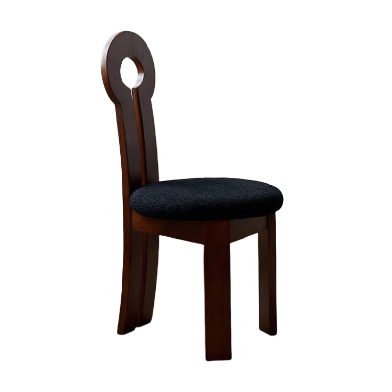 Chaise clé en laine d'agneau noire avec cadre en noyer