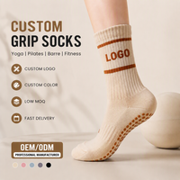Chaussettes de sport personnalisées en coton doux avec points antidérapants et logo jacquard, faible MOQ, pour yoga et Pilates