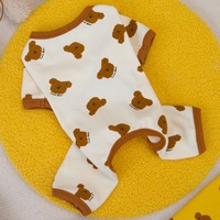 Vêtements pour chiens en gros, pyjamas quatre pattes imprimés ours de dessin animé quatre couleurs, vêtements d'intérieur pour petits chiots, vêtements pour animaux de compagnie