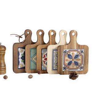 Tabla de Cortar de Madera Maciza de Estilo Retro Hecha a Mano, Tallado Artístico, Logotipo Personalizado, Fácil de Limpiar, Duradera, para Uso en el Hogar y Restaurantes - Product Image 1