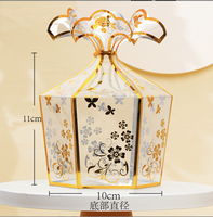 Boîte-cadeau de bonbon hexagonale imprimée d'or créative avec la conception mignonne de fleur Acétate clair PET vitrine pliante pour l'emballage