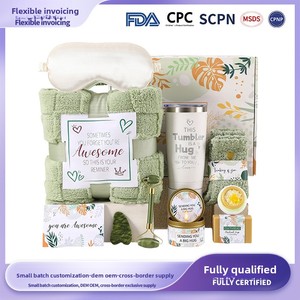 Coffret Cadeau Spa de Luxe <span class=keywords><strong>pour</strong></span> Femme : <span class=keywords><strong>Kit</strong></span> de Relaxation et Soin Personnel avec Couverture, Gobelet, Bougie et Masque <span class=keywords><strong>pour</strong></span> les Yeux – Un Câlin dans une Boîte <span class=keywords><strong>pour</strong></span> Anniversaire et Noël - Product Image 1