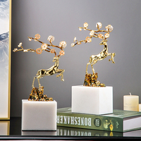 Sculpture de cerf de luxe en métal, base en marbre, décoration de bureau, statue d'art personnalisée, décoration intérieure, cadeaux, vente en gros directe d'usine