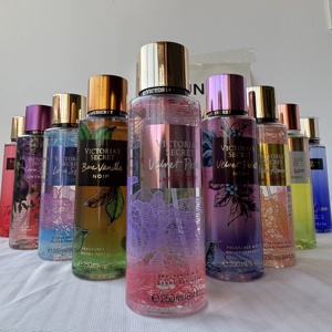 Perfume Floral <span class=keywords><strong>Love</strong></span> Spell Velnet Petels de 250 ml, Bruma Corporal con Fragancia Duradera, Spray Corporal, Perfume Original de Victoria's Secret para Mujer - Product Image 1