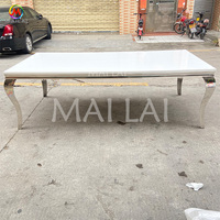 Table à manger rectangulaire en métal chromé argenté pour la fête