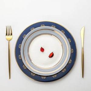 Assiettes de banquet en porcelaine fine de 10 pouces, style nordique vintage royal, avec décalcomanie et bordure dorée, pour restaurants, élégantes, vente en gros - Product Image 3