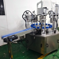 Machine automatique de remplissage, sertissage et collogation pour parfums liquides en petits flacons