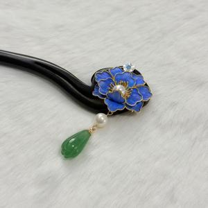 กิ๊บติดผมทรงผมเกล้าแบบจีน ขนาด 18 ซม. ทำจากไม้มะเกลือ ประดับพู่ ดอกไม้ และมุก ของขวัญวัฒนธรรมสำหรับผู้หญิง - Product Image 3