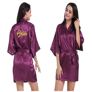 8230434 Kimono <span class=keywords><strong>da</strong></span> sposa in raso <span class=keywords><strong>da</strong></span> <span class=keywords><strong>donna</strong></span> abiti <span class=keywords><strong>da</strong></span> <span class=keywords><strong>notte</strong></span> <span class=keywords><strong>da</strong></span> sposa abiti <span class=keywords><strong>da</strong></span> damigella d'onore pigiama accappatoio camicia <span class=keywords><strong>da</strong></span> <span class=keywords><strong>notte</strong></span> Spa abiti <span class=keywords><strong>da</strong></span> sposa <span class=keywords><strong>vestaglia</strong></span> - Product Image 4