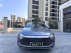 Qin PLUS <span class=keywords><strong>DM</strong></span> Modèle 2023 Édition Champion <span class=keywords><strong>DM</strong></span>-i 55KM Autonomie NEDC 501-600km Moteur 100-150kW Gris Foncé Extérieur Couleurs de Lumière Bicolores - Product Image 2