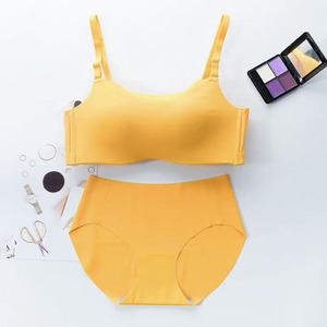 Ensemble soutien-gorge de sport et culotte sans couture, sans armatures, push-up, respirant, à couvrance totale pour femme - Product Image 1