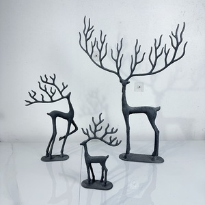 Ensemble de figurines de rennes en fonte, finition mate, décoration de Noël intérieure, ornement de bureau pour salon, artisanat en métal - Product Image 1