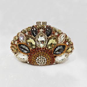 Sac de soirée élégant en sequins dorés et diamants pour femme <span class=keywords><strong>avec</strong></span> chaînes et fermeture à <span class=keywords><strong>rabat</strong></span> classique - Product Image 3