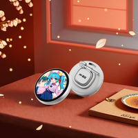 Beambox Regalo Navideño Juguetes de Moda Insignia Electrónica Dinámica Pantalla Táctil AI Pantalla IPS <2\" para Fotos de Anime Otaku