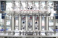 Ligne complète de remplissage, bouchage, étiquetage et emballage sous film rétractable pour liquides visqueux (huiles et détergents) avec remplisseuse à piston linéaire