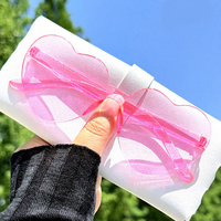 Lunettes de soleil en forme de cœur pour femmes avec monture en plastique confortable, tendance bleu, rouge, jaune, violet pour les fêtes