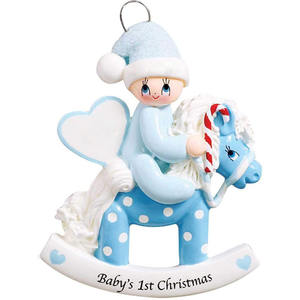 Ornement de Noël festif pour bébé, pendentif cheval à bascule en résine bleu/rose pour cadeau de naissance - Product Image 1