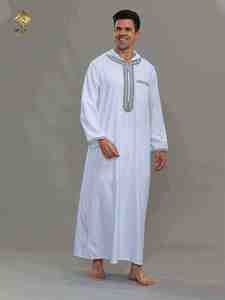 Al Haramain Thobe Blanc pour Homme, Robe de Prière en Coton Brodé à Manches Longues, Coupe Ample Longueur Ras du Sol, Style Moyen-Orient - Product Image 1