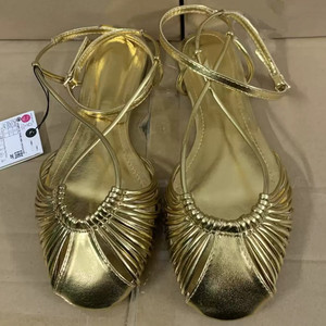 Sandales plates à bride cheville pour femme, effet métallisé doré, bout rond ajouré, chaussures ouvertes - Product Image 3