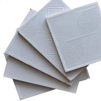 Plaque de plafond en gypse stratifié PVC carrée moderne, résistante à l'humidité, avec revêtement vinyle pour système de plafond suspendu à grille en T
