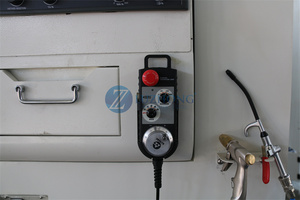 중국산 <span class=keywords><strong>CNC</strong></span> 밀링 머신 말레이시아 VMC1050 5축 수직 가공 센터 휠 제작용 <span class=keywords><strong>CNC</strong></span> 밀링 머신 센터 - Product Image 3