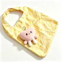 Porte-clés en peluche en forme de cœur en gros avec sac en peluche portable réutilisable, sac de courses jaune personnalisé avec porte-clés en peluche